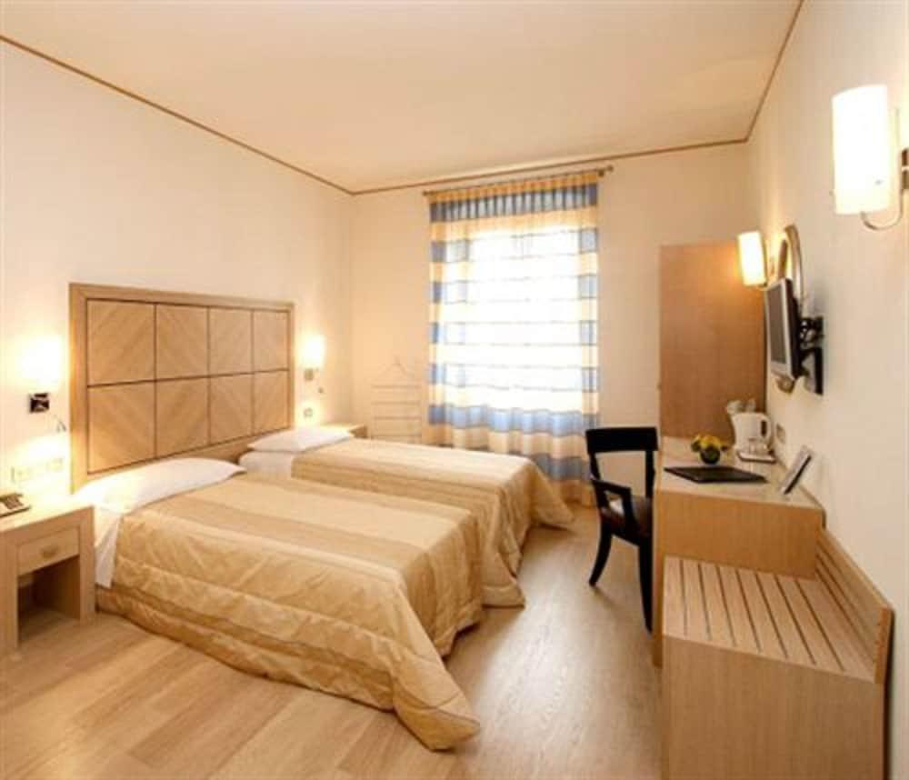 Hotel Roma Trieste Ngoại thất bức ảnh