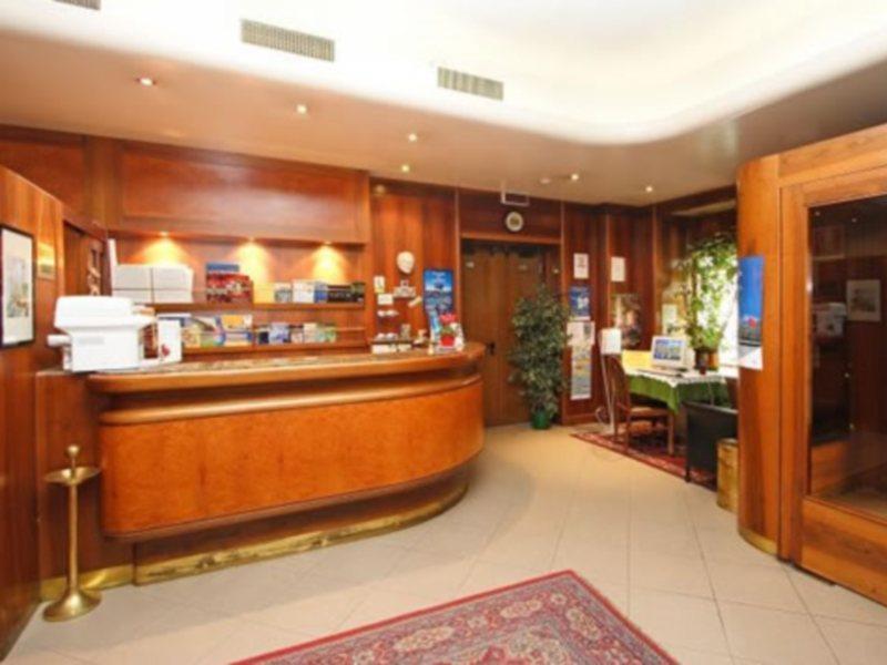 Hotel Roma Trieste Ngoại thất bức ảnh