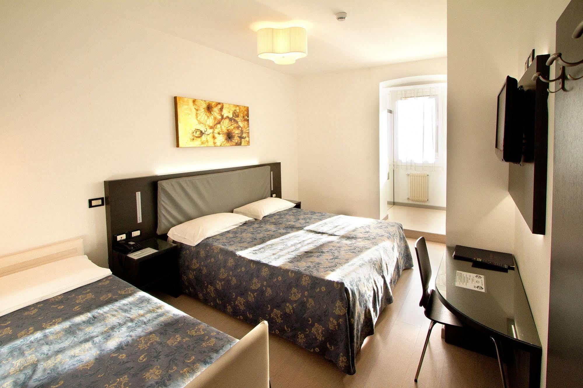 Hotel Roma Trieste Ngoại thất bức ảnh